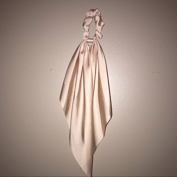 CREAM SILKY SCRUNCHY - Picture 3 of 3